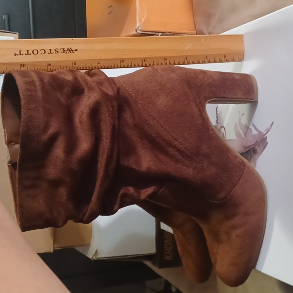 Boots - Picture 4 of 9